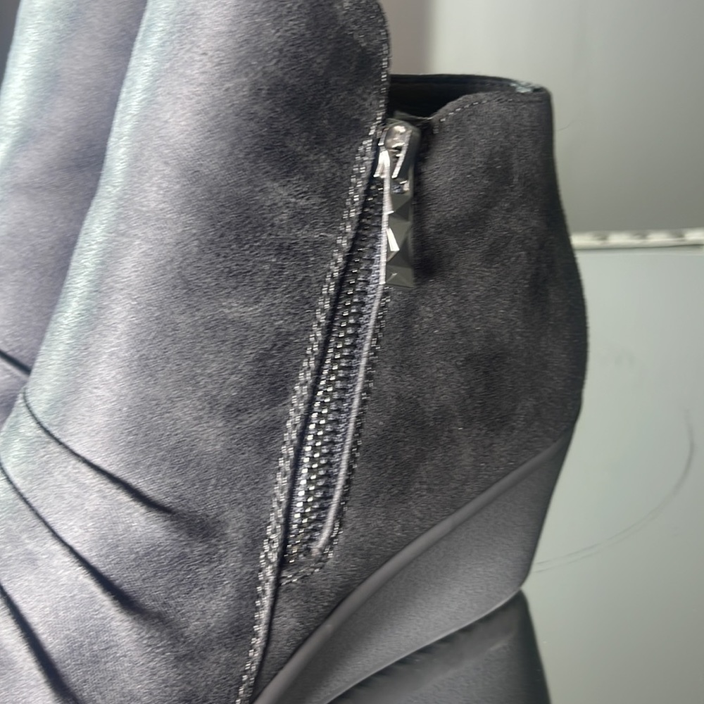 Skechers Memory Foam Booties Size 6.5 - image 8